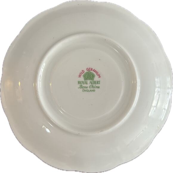 Vintage Royal Albert Tea Cup & Saucer Wild Geranium Bone China - Picture 7 of 7